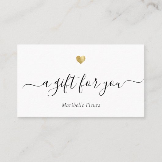 Elegant modern Script Gold Heart Cadeaucertificaat Visitekaartje (Voorkant)