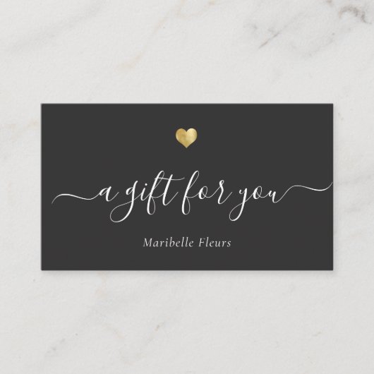 Elegant modern Script Gold Heart Cadeaucertificaat Visitekaartje (Voorkant)