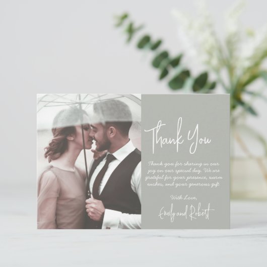 Elegant Modern Script Groene foto bruiloft Bedankkaart (Staand voorkant)