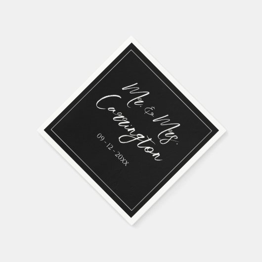 Elegant Modern Script Mr Mrs Black Wedding Servet (Hoek)