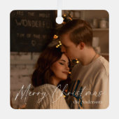 Elegant Modern Script Paar Foto Vrolijk Kerstfeest Metalen Ornament (Voorkant)