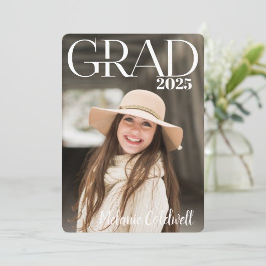 Elegant Modern Script Photo Afstuderen Aankondiging (Staand voorkant)