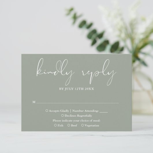 Elegant modern Script Sage Green Wedding RSVP Kaartje (Staand voorkant)