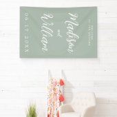 Elegant modern Script Sage Green Welcome Wedding Spandoek (Insitu)