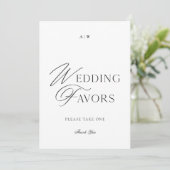 Elegant Modern Script Wedding Favors Sign Kaart (Staand voorkant)