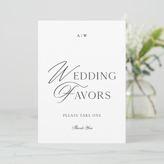 Elegant Modern Script Wedding Favors Sign Kaart (Staand voorkant)
