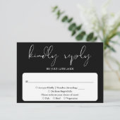 Elegant modern script zwart-wit bruiloft RSVP kaartje (Staand voorkant)