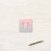 Elegant modern trendy roos goudvlinder post-it® notes (Op bureau)