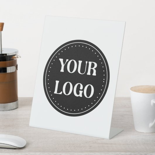 Elegant, modern, verfijnd, & bewerkbaar. reclamebord met voetstuk (Insitu)