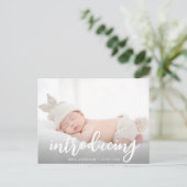 Elegant modern wit geboortekaartje briefkaart (Staand voorkant)