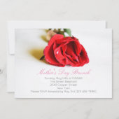 Elegant Moederdag Brunch met een Red Rose Invite Kaart (Voorkant)