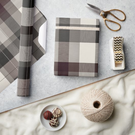 Elegant Monochrome Plaid Holiday Cadeaupapier (Crafts)