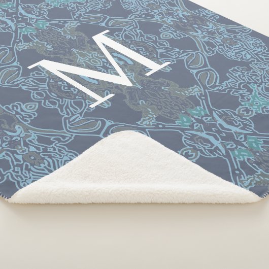 Elegant Monogram Barokpatroon in Blauwe Tinten Sherpa Deken (3/4)