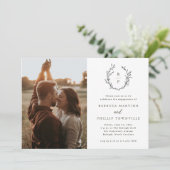 Elegant Monogram Black en White Photo Verloving Kaart (Staand voorkant)