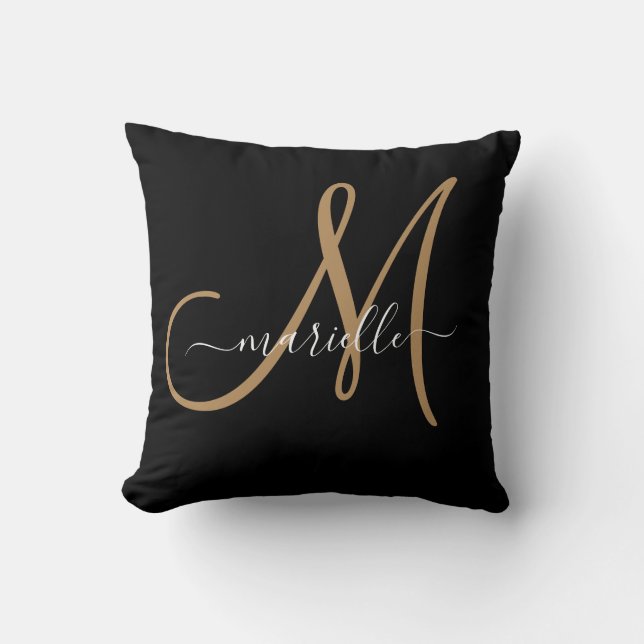Elegant Monogram Black Gold Name Sierkussen (Voorkant)