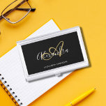 Elegant Monogram Black Gold Script Name Visitekaarthouder<br><div class="desc">Pas uw prachtige Elegant Monogram Black Gold Script Name Business Card-tas aan! Als u hulp nodig hebt,  laat ons dat weten op belytaliarecipes@gmail.com en wij zullen u graag helpen.© Belytalia 2022</div>