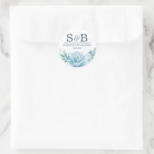 Elegant Monogram Blauw Bloemen Huwelijk Ronde Sticker (Tas)
