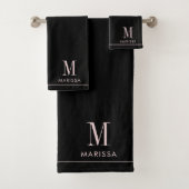 Elegant Monogram Blush Roze Naam Zwart Bad Handdoek (Insitu)