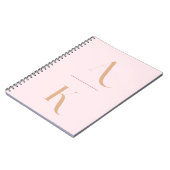 Elegant monogram blush roze reizen notitieboek (Linkerzijde)