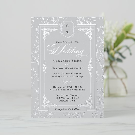 Elegant Monogram Crest Gray Silver Frame Wedding Folie Uitnodiging (Staand Voorkant)