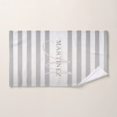 Elegant monogram Faux Silver Gradient Gray Stripes Bad Handdoek (Handdoek)