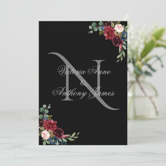 Elegant Monogram Floral Black Wedding Uitnodiging (Staand voorkant)