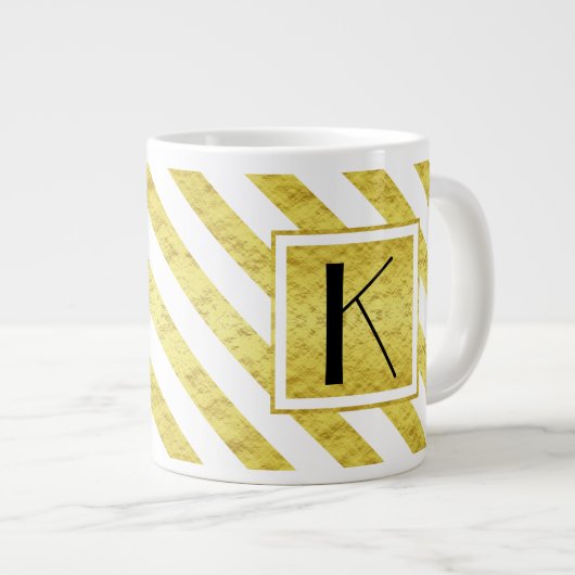 Elegant monogram gouden strepen grote koffiekop (Voorkant rechts)