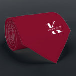 Elegant Monogram Helder Burgundy | Wit Stropdas<br><div class="desc">Een elegante das met een opvallend wit monogram op een helder bordeauxrode achtergrond. Bovenop dit monogram staat je voor- of achternaam in hoofdletters gespeld. Als je een opvallendere look wilt voor de persoonlijke naam binnen de grote letter, kun je het volgende doen: gebruik de functie "aanpassen/bewerken" en klik op de...</div>