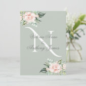 Elegant Monogram Initiaal Floral Sage Green Weddin Kaart (Staand voorkant)