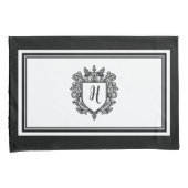 Elegant Monogram Initialen Crest Zwart op Wit Kussensloop (Voorkant-Rechts)