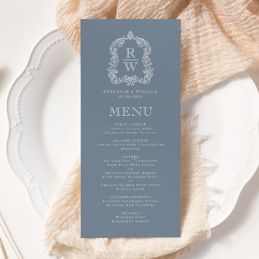 Elegant Monogram Kam Stoffig Blauw Bruiloft Menu