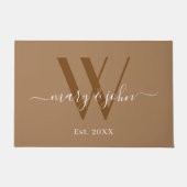 Elegant Monogram Khaki Names Script Weddenschap Deurmat (Voorkant)