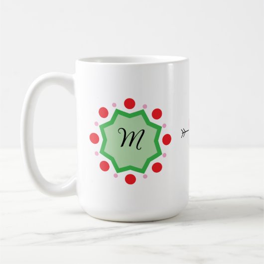 Elegant Monogram Letter M – Green Emblem with Red Koffiemok (Links)