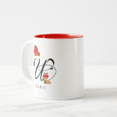 Elegant Monogram Moderne Script Initiaal U Kerstmi Tweekleurige Koffiemok (Voorkant links)