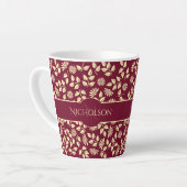 Elegant Monogram Naam Leaf Daisy Pattern Burgundy Latte Mok (Linkerhoek)