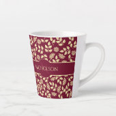 Elegant Monogram Naam Leaf Daisy Pattern Burgundy Latte Mok (Rechts)