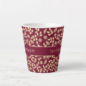 Elegant Monogram Naam Leaf Daisy Pattern Burgundy Latte Mok (Voorkant)