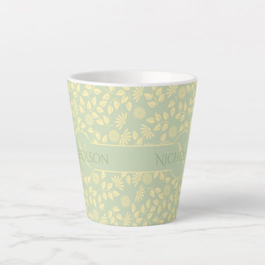 Elegant Monogram Naam Leaf Pattern Pastel Green Latte Mok (Voorkant)