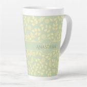 Elegant Monogram Naam Leaf Pattern Pastel Green Latte Mok (Rechterhoek)