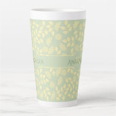 Elegant Monogram Naam Leaf Pattern Pastel Green Latte Mok (Voorkant)
