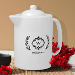 Elegant Monogram Naam Modern Wreater Black & White Theepot<br><div class="desc">Pas uw keuken aan met onze elegante monogrammed naam en een luxe luxe initiaal zwart-wit ontwerp met een unieke laurel en aangepaste tekstoptie. Alle kleuren in dit ontwerp, met inbegrip van het grote afbeelding, kunnen met het Zazzle-ontwerpgereedschap in elke kleur van uw keuze worden gewijzigd. Het speciale vector grafische ontwerp...</div>