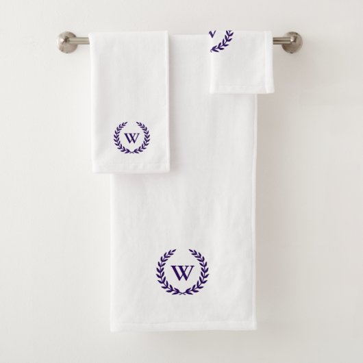 Elegant Monogram Navy Blue op White Towel Set Bad Handdoek (Insitu)