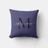Elegant Monogram Navy Blue Script Namen Trouwen Kussen (Voorkant)