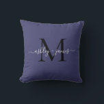 Elegant Monogram Navy Blue Script Names Wedding Kussen<br><div class="desc">Chic monogrammed keepaardkussen met uw namen en monogram in witte elegante handgeschreven manuscriptkalligrafie en zwarte moderne typografie op een marinesblauwe achtergrond. Voeg gewoon uw namen en monogram toe. Exclusief voor u ontworpen door Happy Dolphin Studio. Neem contact met ons op via happydolphinstudio@outlook.com als je hulp of overeenkomende producten nodig hebt....</div>