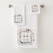 Elegant Monogram Pretty Beige Blue Flowers Floral  Bad Handdoek (Insitu)
