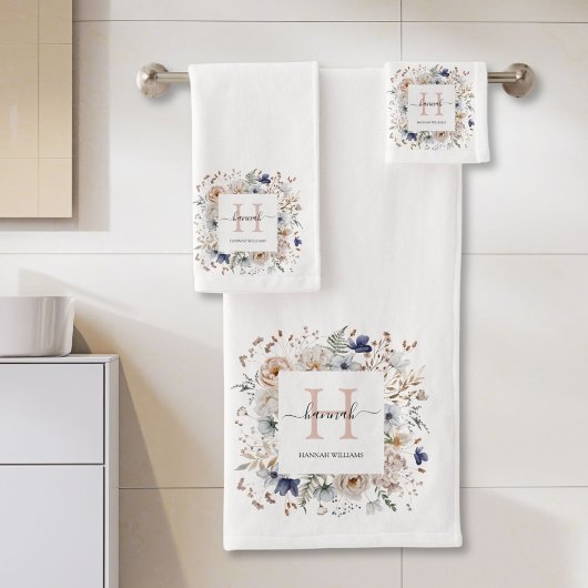 Elegant Monogram Pretty Beige Blue Flowers Floral  Bad Handdoek