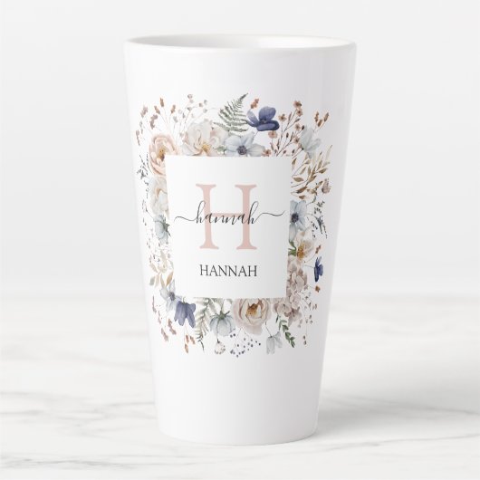 Elegant Monogram Pretty Beige Blue Flowers Floral Latte Mok (Voorkant)