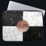Elegant monogram roos gouden zwarte witte marmer laptop sleeve<br><div class="desc">Stijlvolle combinatie van faux roos goud, witte en zwarte marmer.</div>