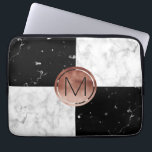 Elegant monogram roos gouden zwarte witte marmer laptop sleeve<br><div class="desc">Stijlvolle combinatie van faux roos goud, witte en zwarte marmer.</div>