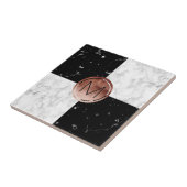 Elegant monogram roos gouden zwarte witte marmer tegeltje (Zijkant)